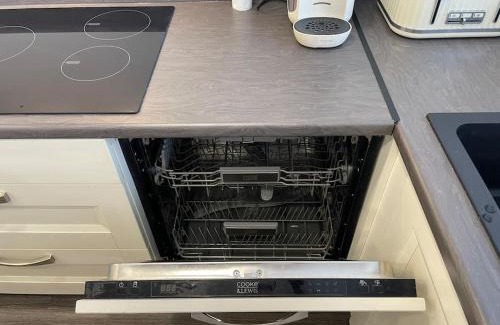 Trafford Villa | Modern 2BR Flat in Sale - Peaceful Stay in M33 - Great Transport Links