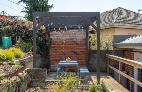 Burnie Casa | Modern 3-Bed Coastal Escape