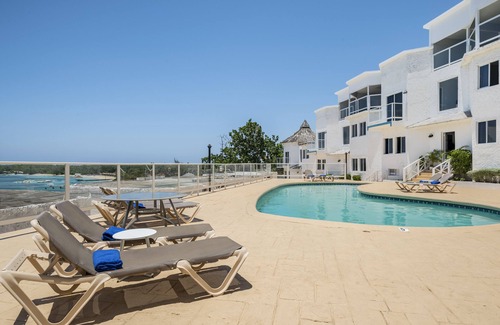 Discovery Bay Apartamento | Modern 3 Bedroom with Private Beach - Luxe Beach Resort