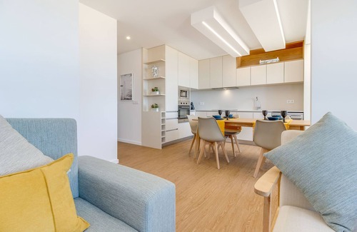 Povoa De Varzim Apartamento | Modern 3BD Ocean View Apartment