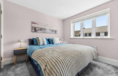 Curdworth Casa | Modern 3BR Home in 24 Breeden Dr Near M6, NEC & Airport Hot Tub, Netflix, Free Parking