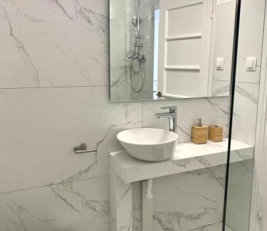 Dafni Apartamento | Modern 3BR Maisonette with garden 10 min from Acropolis