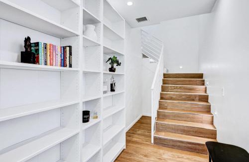 Los Angeles Casa | Modern 4BR Villa Spacious Stylish In Prime Location