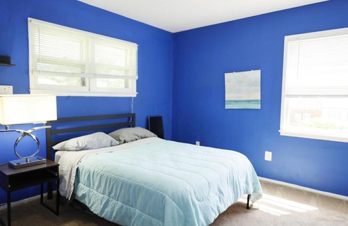 Hybla Valley Apartamento | Modern 5BR Alexandria Home