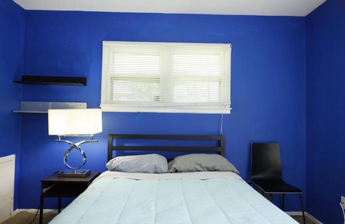 Hybla Valley Apartamento | Modern 5BR Alexandria Home