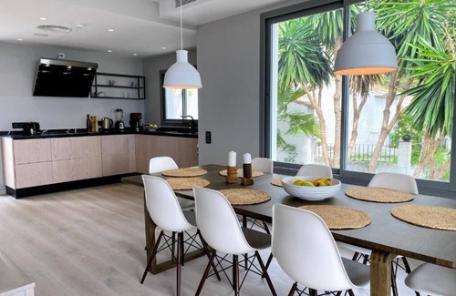 Marbella Casa | Moderna Villa en Marbella de 6 Habitaciones con vistas espectaculares