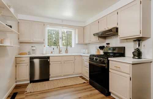 Essexville Casa | Modern A-Frame with Hot Tub