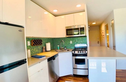 West Queen Anne Apartamento | Modern, airy and bright, this private apartment sits on the top of Queen Anne hill.