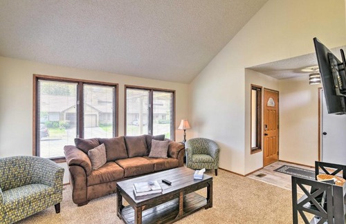Abbott Loop Casa | Modern Anchorage Townhome 8 Mi to Downtown!