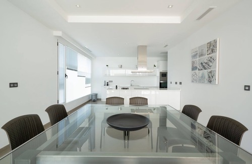 Puerto Calero Villa | Moderna y luminoso Chalet en Puerto Calero con piscina privada