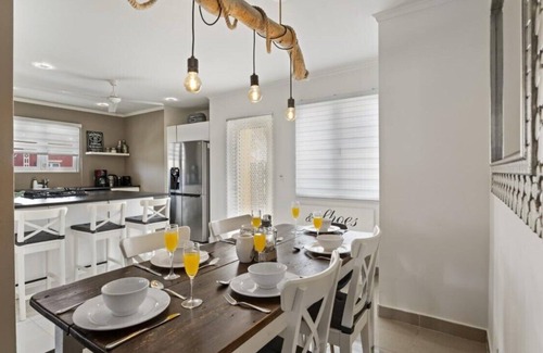 Calbas Plaza Residences Casa | MODERN and CLEAN - 6 guests - beautiful and private vacation home with pool!