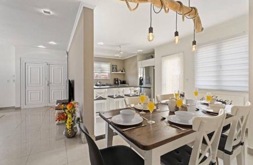 Calbas Plaza Residences Casa | MODERN and CLEAN - 6 guests - beautiful and private vacation home with pool!