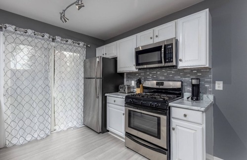 Ottawa Villa | Modern and Cozy Home with Fireplace