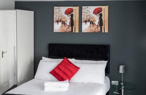 Walsall Apartamento | Modern and Stylish 1-Bedroom Guesthouse near M6 J10 Perfect for Business Stays & Couples Free Parking & Wi-Fi