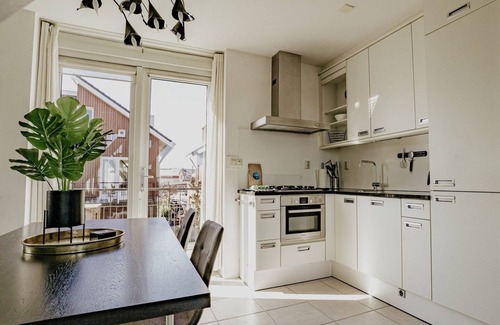 Municipality of Uitgeest Apartamento | Modern apartment with free view over the water