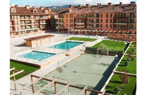 Jaca Apartamento | Moderno apartamento con parking, piscina y wifi