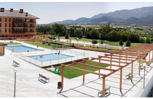 Jaca Apartamento | Moderno apartamento con parking, piscina y wifi