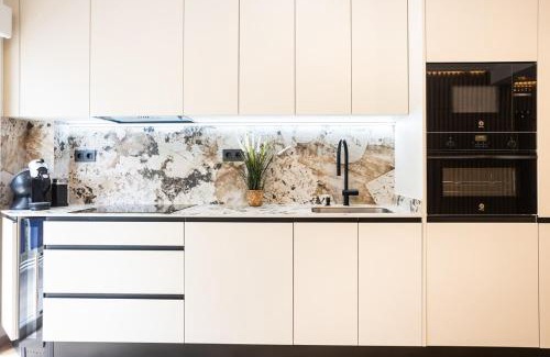 Linero Apartamento | Modern Apartment with Stunning Terrace & Sea Views