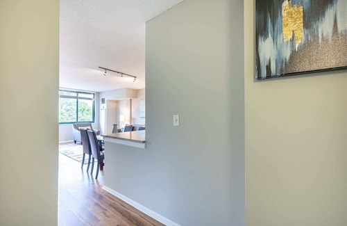 White Plains Apartamento | Modern Apt with Kitchen and Gym