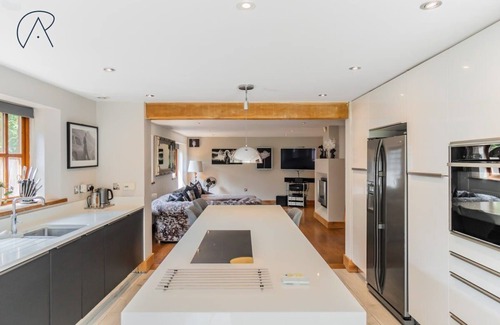 Bray on Thames Casa | Modern Barn Conversion in Dorney