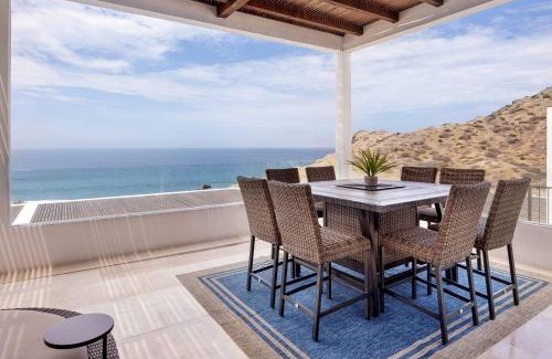 Cerritos Apartamento | Modern Boutique Condo, Ocean Views, Great Location