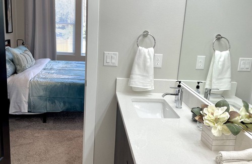 Lincoln Casa | Modern Brand New Home 3br/3bth