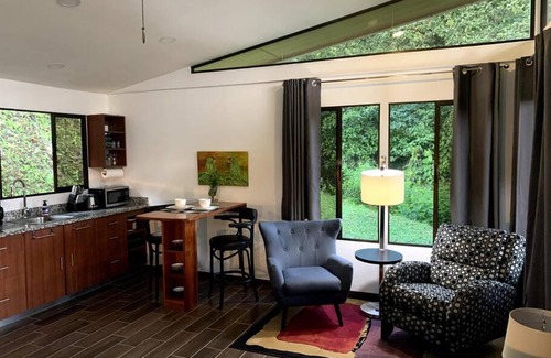 Orosi Chalet De Esquí | Modern cabin nestled in mountain nature. Paradise!