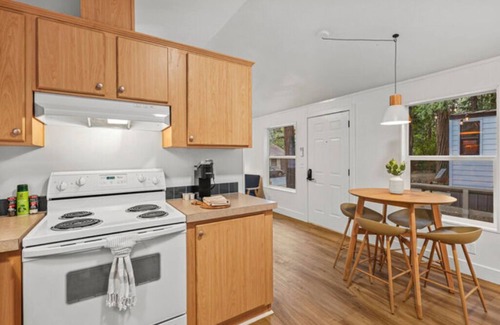 Dunsmuir Cabina | Modern Cabin - (Pine)