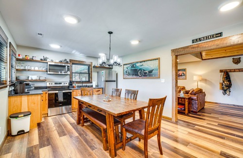 Tallassee Cabina | Modern Cabin w/ Hot Tub: Near Tail of the Dragon!