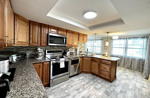 Englewood Casa | Modern & Casual 2BR Near Dearborn St & Beaches