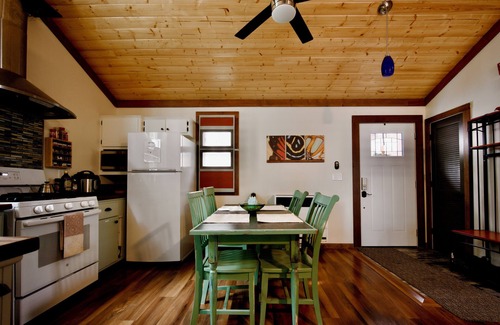 Mineral Cabina | Modern-Chic Cabin. 10 miles to Lassen! Snowshoes, EV Charging.