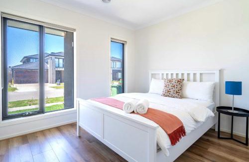 Clyde Casa | Modern Clyde House Smart TV*Dryer