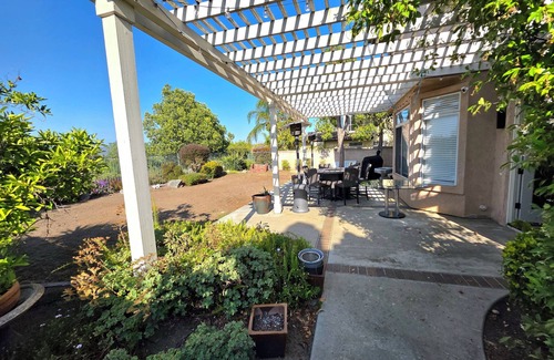 Kit Carson Casa | Modern & Comfort Paradise in Central Location withMountain Views & Fenced Yard