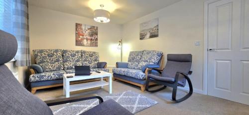 Radbourne Casa | Modern Comfy 3 Bed Home - Free 2 space driveway and free road parking