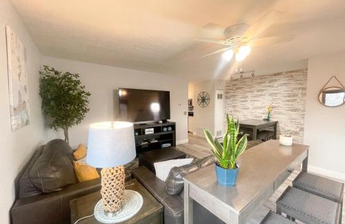 Huron Apartamento | Modern Condo Central Huron Boat Basin Area