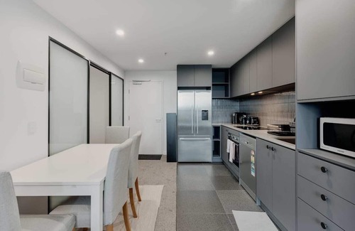 Belconnen Apartamento | Modern Convenient 2-BR with Lakeside View