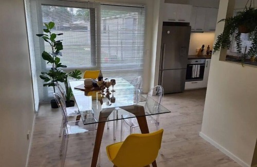 Kambah Casa | Modern and cosy house (3 bedrooms / 2 bathrooms)