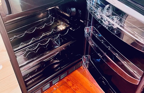 Burbank Casa | Modern Cottage Hideaway detached guesthouse in a quaint walkable neighborhood.