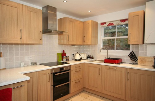 Ely Cabaña | Cabaña moderna en estilo tradicional con estacionamiento en la puerta de la catedral