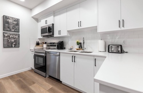 Southeast Calgary Casa | Modern & Cozy 2-Bedroom Suite in Mahogany