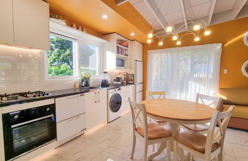 Turangi Tapere Cabaña | Modern, Cozy & near Muri Beach - Unwind & Reconnect at Mapere Retreat