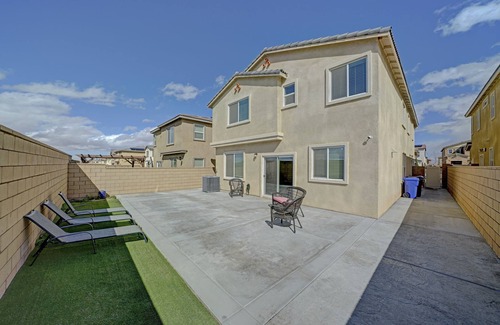 Victorville Casa | Modern cozy home for families and pets