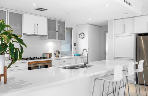 North Coogee Casa | Modern Double-Story Retreat - Walk to the beach