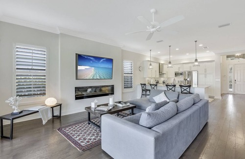 Naples Casa | HOGAR ELEGANTE MODERNO: aireado, despejado y tranquilo