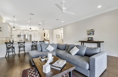 Naples Casa | HOGAR ELEGANTE MODERNO: aireado, despejado y tranquilo