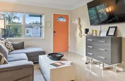 Kenwood Casa | Modern Escape Home walking to DTSP