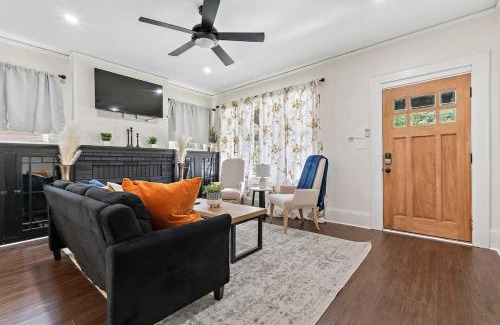 Leinkauf Casa | Modern Escape in Historic District