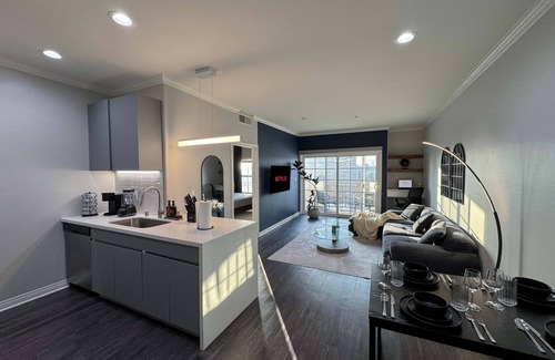 Beverly Hills Apartamento | Modern Escape W Pool GYM Parking 10 Min to Cedars