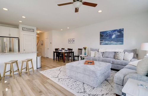 Hampstead Casa | Modern Family Home in Hampstead w/ Patio & Grill!