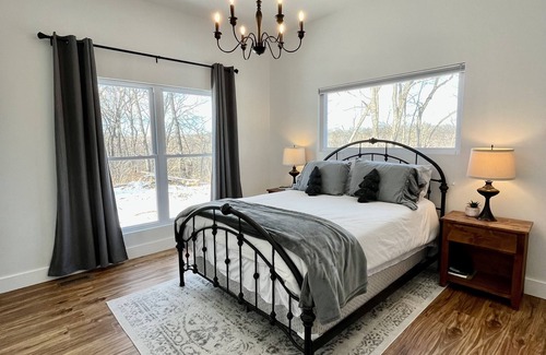 Emden Otro | Modern Farmhouse on 50 Secluded Acres - Near Mark Twain Lake!!